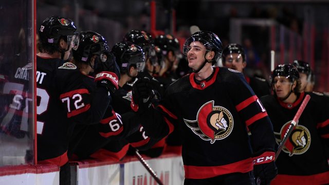 Senators win second in a row on the road, thanks to Stützle in shootout